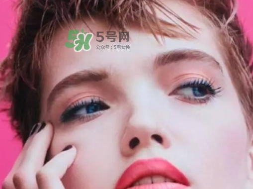 迪奧雙色夾心唇膏多少錢？dior迪奧夾心唇膏上市時(shí)間
