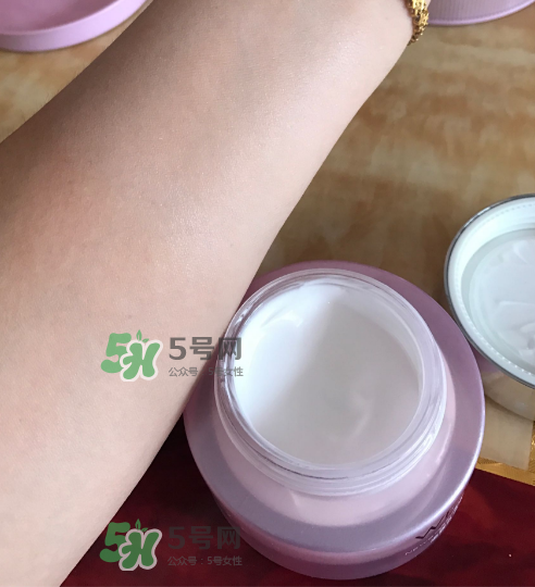 溫碧泉素顏霜好用嗎？溫碧泉素顏霜多少錢？