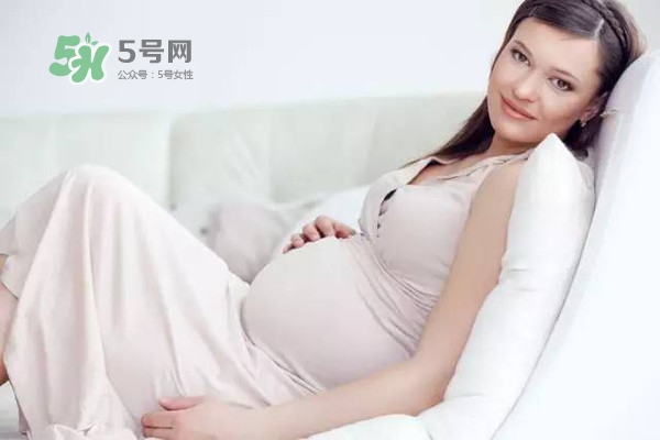 孕期肚皮癢是怎么回事？妊娠紋癢怎么辦？