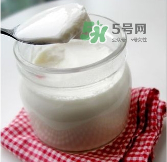 芭樂(lè)能和酸奶一起吃嗎？酸奶可以和芭樂(lè)一起吃嗎