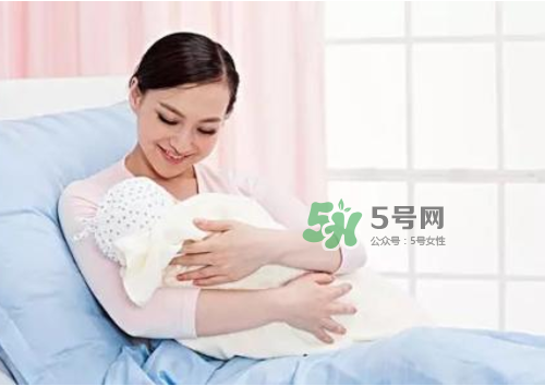 8月份坐月子穿什么衣服？八月份坐月子穿什么鞋？