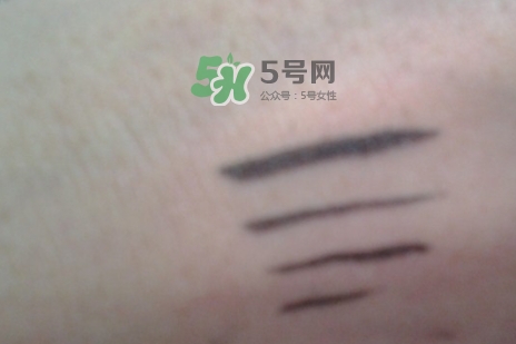mac眼線液筆怎么用？mac魅可眼線液筆使用方法