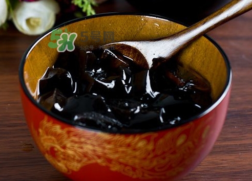 仙草凍怎么吃？仙草粉做的仙草凍怎么會(huì)有點(diǎn)苦