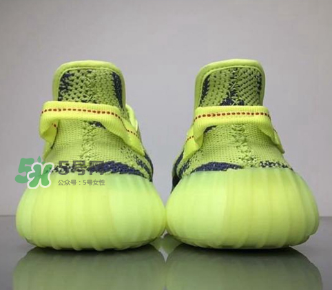 adidas yeezy boost 350 v2黃斑馬是夜光的嗎？