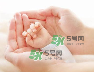 坐月子要穿內(nèi)衣嗎？坐月子不穿內(nèi)衣胸會(huì)下垂嗎？