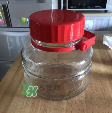 自制青梅酒的做法 青梅酒泡多久可以喝？