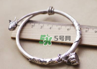 銀手鐲可以用牙膏洗嗎？銀手鐲可以用什么洗？