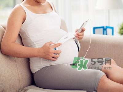 音樂胎教是媽媽聽還是放在肚子上？胎教音樂有哪些？
