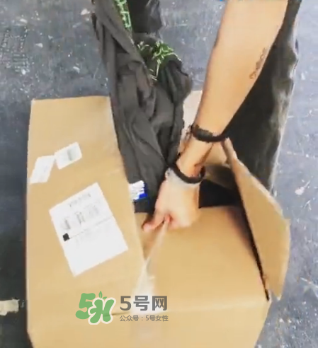 off white awge演唱會(huì)限定長(zhǎng)袖t怎么買_在哪買？