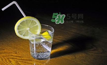 蘇打水什么時(shí)候喝最好？蘇打水什么人不能喝