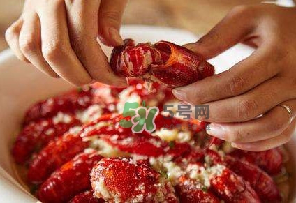 吃小龍蝦什么會得橫紋肌溶解癥？橫紋肌溶解癥嚴(yán)重嗎