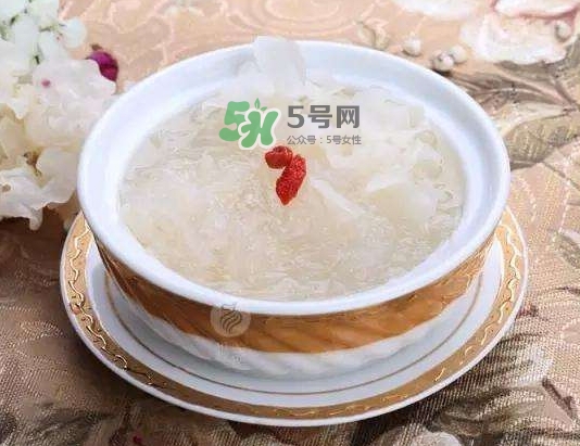 燕窩和銀耳的功效一樣嗎？燕窩和銀耳的區(qū)別？