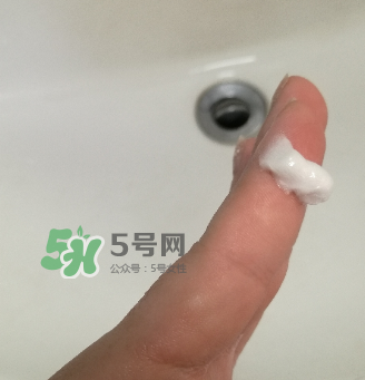 一葉子補水潔面乳怎么樣？一葉子補水洗面奶好用嗎？