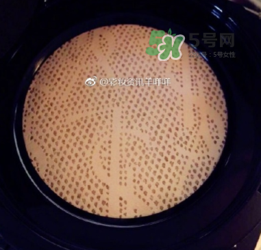 ysl蕾絲氣墊和ysl羽毛氣墊哪個(gè)好？ysl蕾絲氣墊和ysl羽毛氣墊的區(qū)別