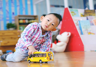 第一次送孩子去幼兒園，你是哪種家長？