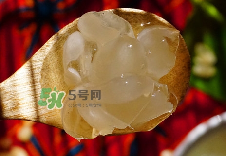 皂角米可以用熱水泡嗎？皂角米用冷水泡好還是熱水泡好
