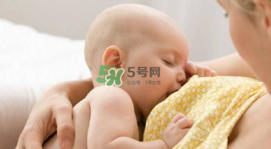 塞奶了有硬塊怎么辦？塞奶要熱敷還是冷敷？