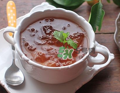 煮桃膠放冰糖還是紅糖？桃膠放鍋里要煮多久能吃