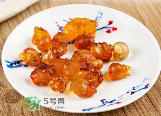 桃膠適合什么人吃？吃桃膠會(huì)上火嗎？