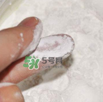 寶寶用爽身粉有危害嗎？爽身粉對(duì)寶寶有什么危害？