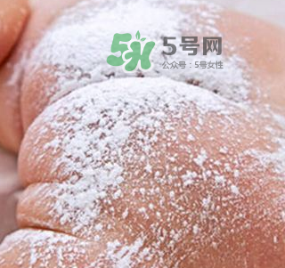 寶寶用爽身粉有危害嗎？爽身粉對(duì)寶寶有什么危害？