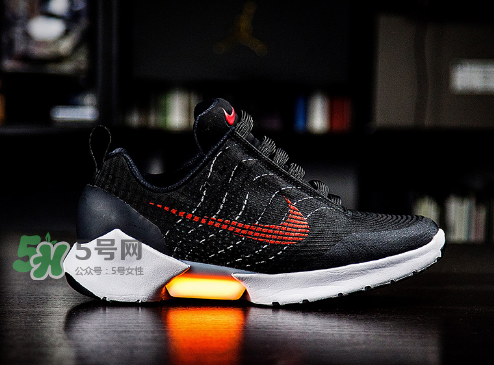 nike hyperadapt 1.0怎么充電？耐克自動(dòng)系鞋帶鞋要充電嗎？