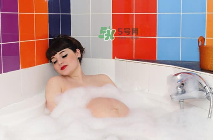 孕晚期洗澡可以搓肚子嗎？孕晚期洗澡注意事項(xiàng)