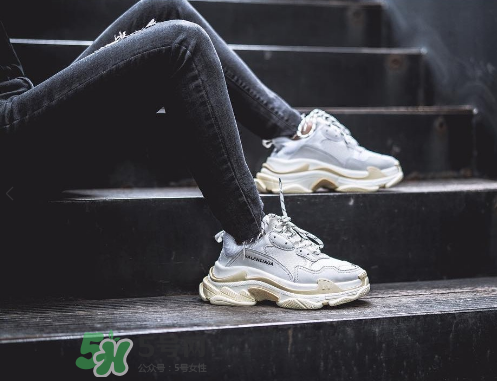 balenciaga triple s上腳效果怎么樣？巴黎世家復(fù)古訓(xùn)練鞋上腳