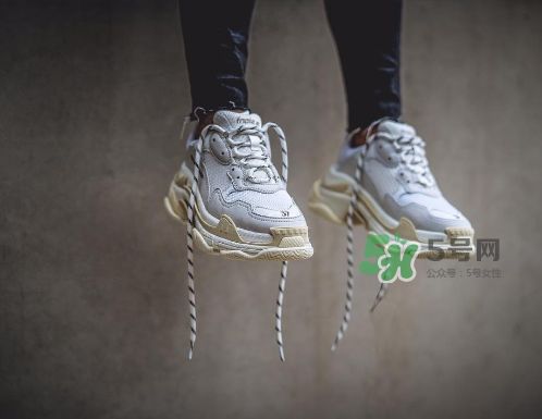 balenciaga triple s上腳效果怎么樣？巴黎世家復(fù)古訓(xùn)練鞋上腳