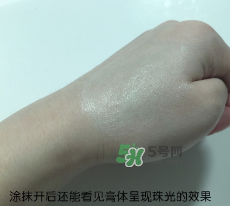 hr黑繃帶對(duì)痘痘有用嗎？赫蓮娜黑繃帶面霜使用心得
