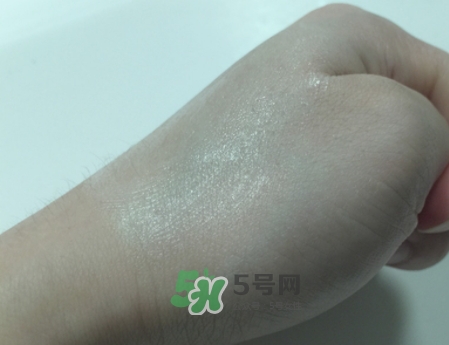 hr黑繃帶對(duì)痘痘有用嗎？赫蓮娜黑繃帶面霜使用心得