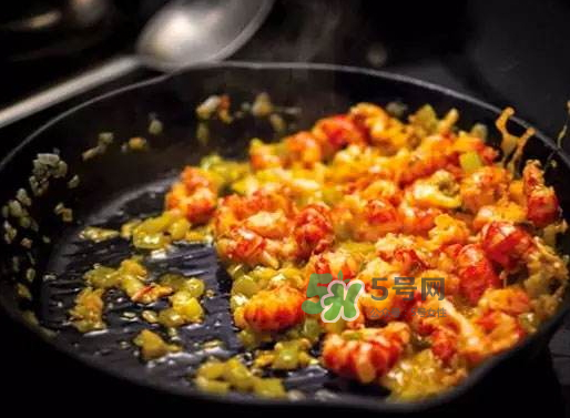 小龍蝦泡飯好吃嗎？小龍蝦泡飯怎么做好吃？