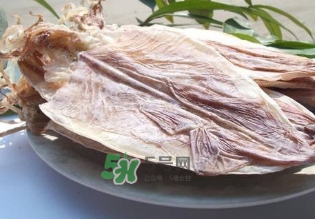 魷魚干可以煲湯嗎？魷魚干可以燉湯嗎