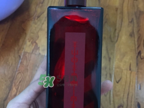 資生堂紅色蜜露是水還是精華？資生堂紅色蜜露是爽膚水嗎