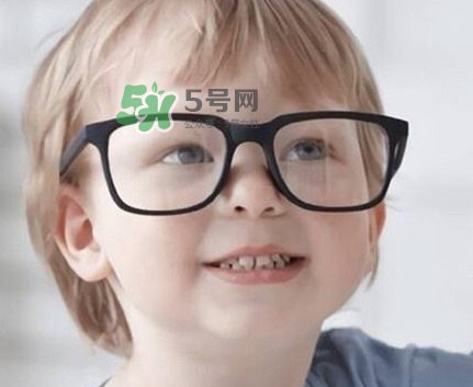 寶寶看電視對眼睛有影響嗎？寶寶看電視會近視眼嗎？