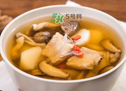 松茸煲排骨怎么做？松茸燉排骨有什么功效