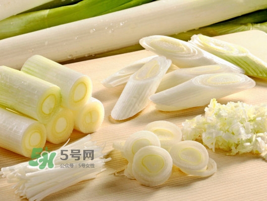 大蔥怎么切不辣眼睛？大蔥怎么做好吃