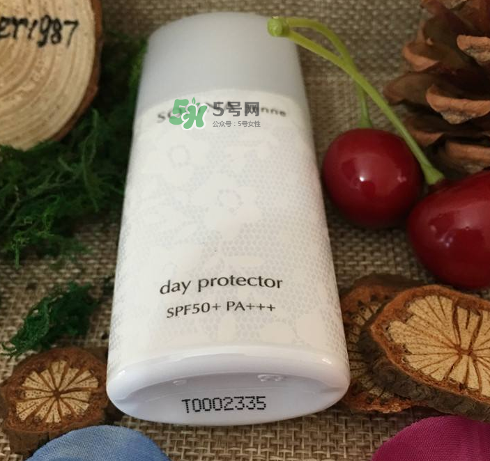 蘇菲娜白蕾絲防水嗎？蘇菲娜白蕾絲悶痘嗎？