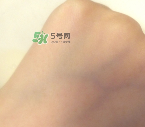 olay玉蘭油小白瓶小綠瓶哪個好？olay小白瓶小綠瓶區(qū)別