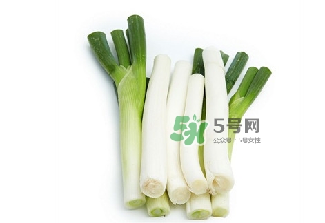 大蔥有青蟲怎么去除？大蔥有白斑是什么原因