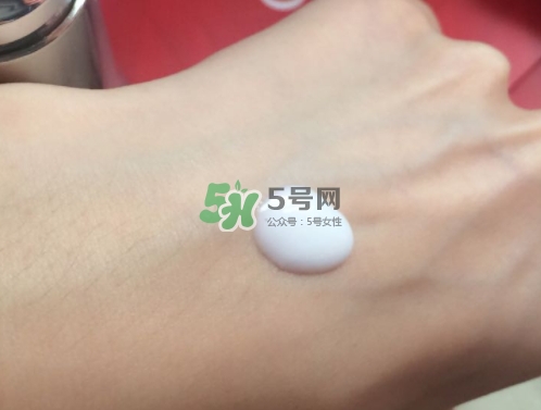 olay小白瓶會(huì)長(zhǎng)毛嗎？olay小白瓶長(zhǎng)黑毛是怎么回事？