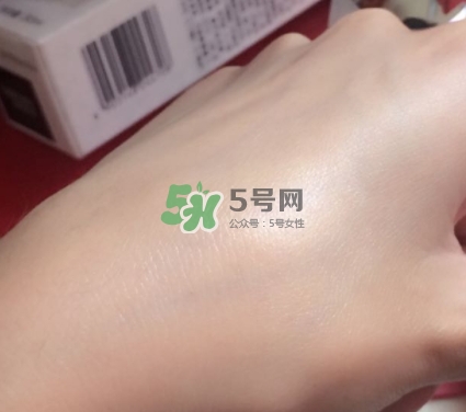 olay小白瓶會(huì)長(zhǎng)毛嗎？olay小白瓶長(zhǎng)黑毛是怎么回事？