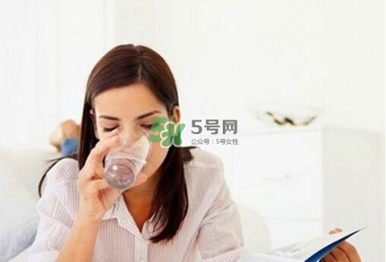 喝水就想小便是什么原因？喝水尿頻怎么辦？