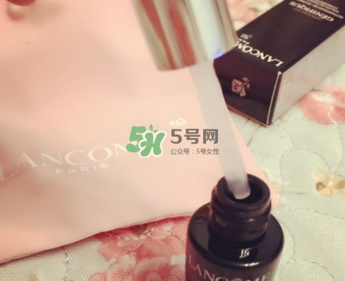 蘭蔻小黑瓶和sk2小燈泡哪個好？蘭蔻小黑瓶和小燈泡怎么用