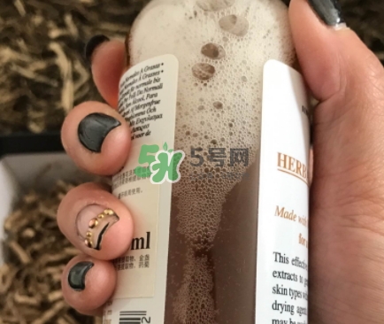 科顏氏金盞花水和黛珂紫蘇水哪個(gè)好？金盞花和紫蘇水對(duì)比