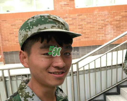 神似王寶強(qiáng)大一新生是誰(shuí)？神似王寶強(qiáng)大一新生叫什么名字？