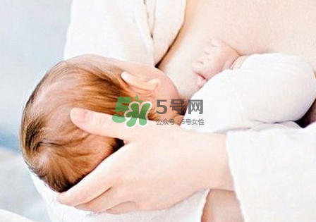 母乳喂養(yǎng)會(huì)積食嗎？純母乳喂養(yǎng)的寶寶會(huì)積食嗎？