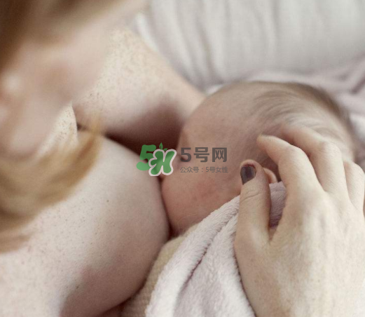 母乳喂養(yǎng)會(huì)積食嗎？純母乳喂養(yǎng)的寶寶會(huì)積食嗎？