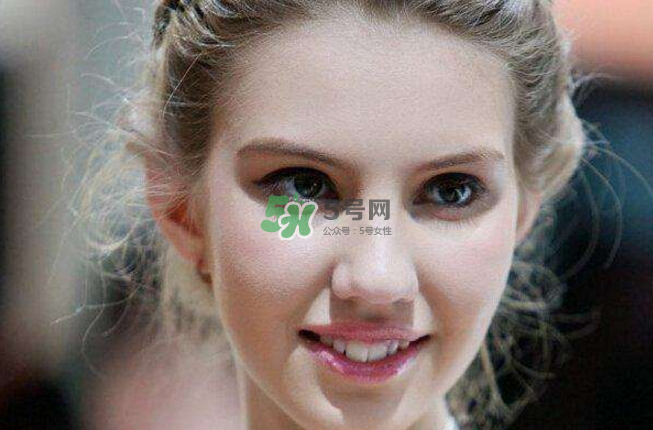 眼霜會(huì)導(dǎo)致脂肪粒嗎？怎么選擇適合自己的眼霜？