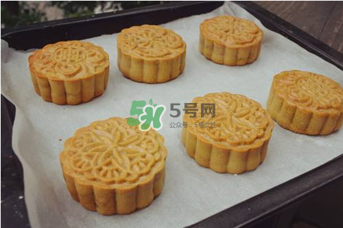 烤箱烤月餅多長時間溫度？烤月餅的溫度和時間 